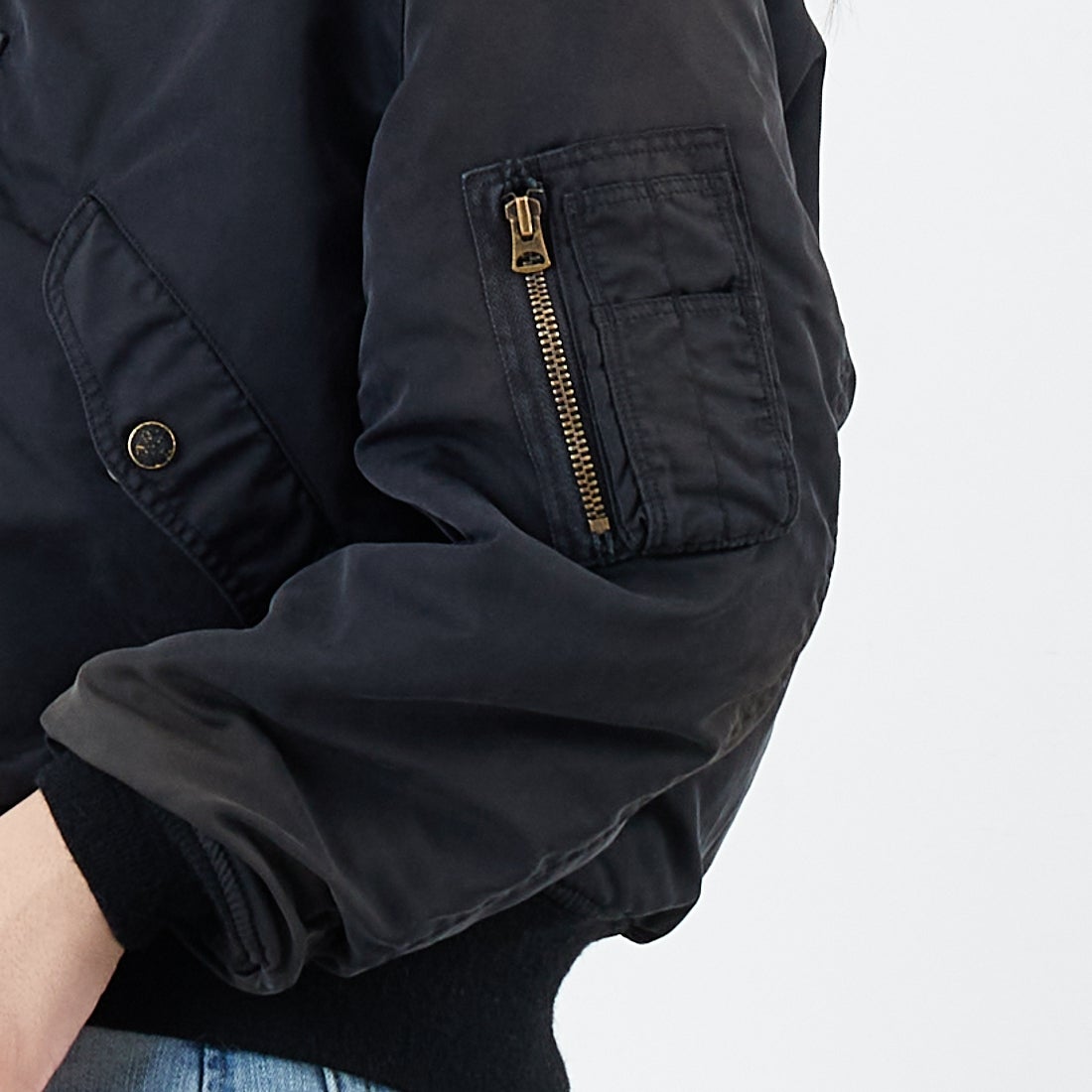 BOW WOW [バウワウ] L-2B エイジドフライトジャケット [BW252-L2FJ] AGED BLACK &&モデル身長：162cm 着用サイズ：S&&