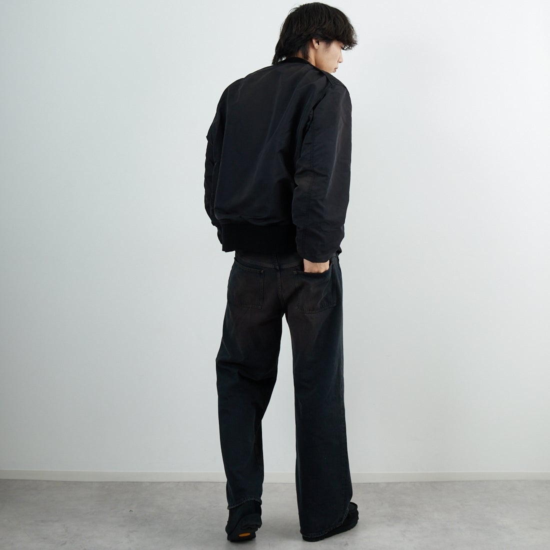 BOW WOW [バウワウ] L-2B エイジドフライトジャケット [BW252-L2FJ] AGED BLACK &&モデル身長：179cm 着用サイズ：L&&