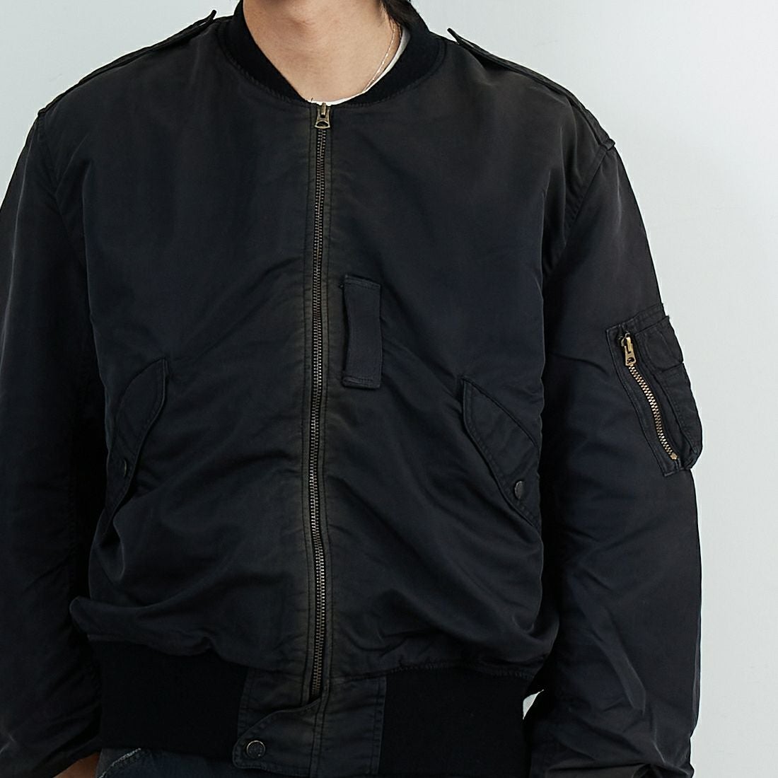 BOW WOW [バウワウ] L-2B エイジドフライトジャケット [BW252-L2FJ] AGED BLACK &&モデル身長：179cm 着用サイズ：L&&