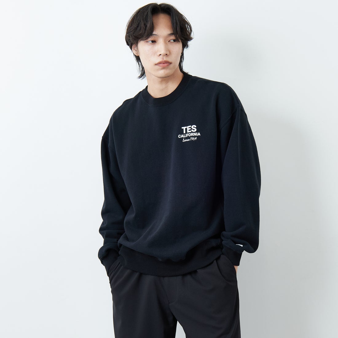 The Endless Summer [エンドレスサマー] 別注 BUHIダック バックプリントスウェット [FH-25774501-JF] BLACK &&モデル身長：179cm 着用サイズ：XL&&