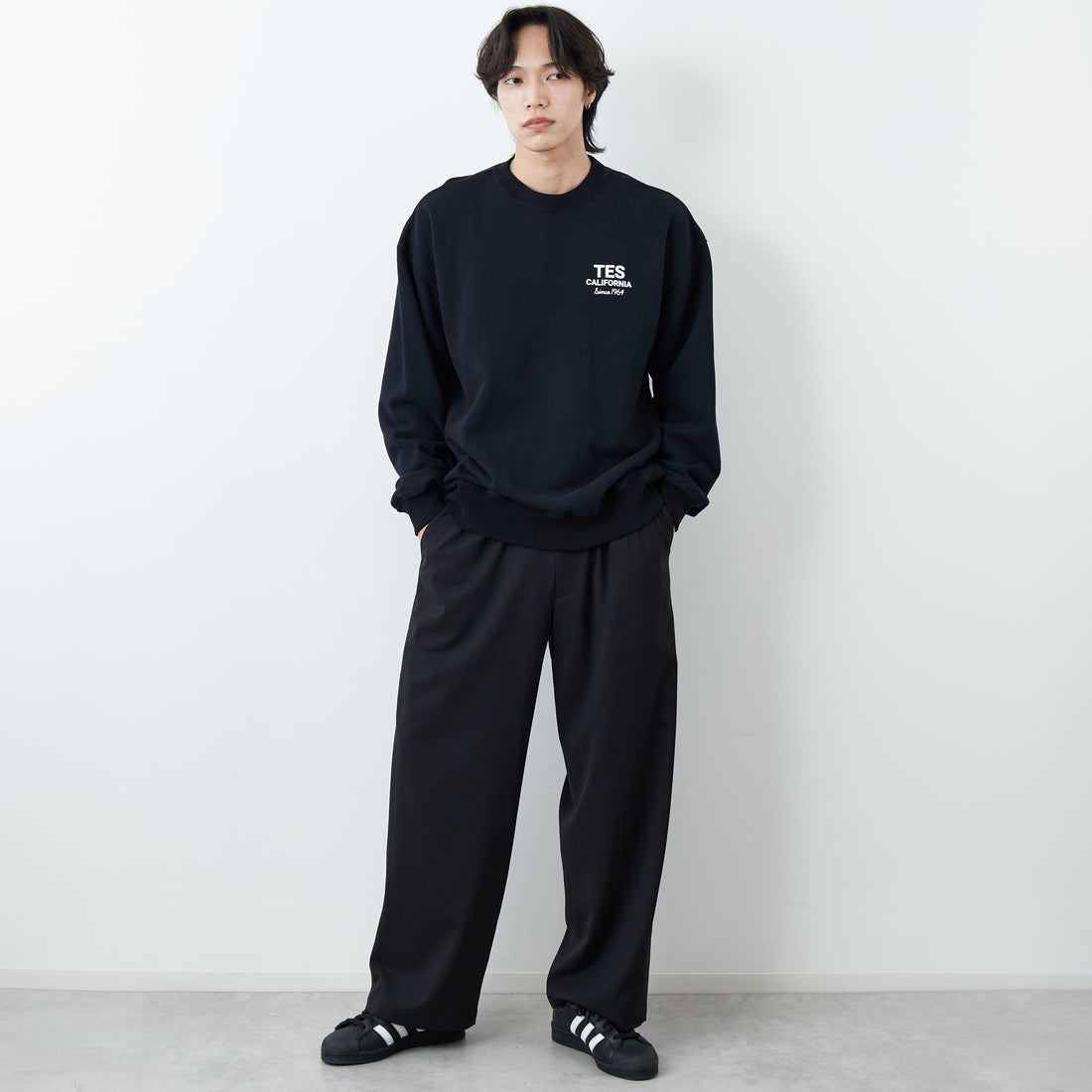 The Endless Summer [エンドレスサマー] 別注 BUHIダック バックプリントスウェット [FH-25774501-JF] BLACK &&モデル身長：179cm 着用サイズ：XL&&