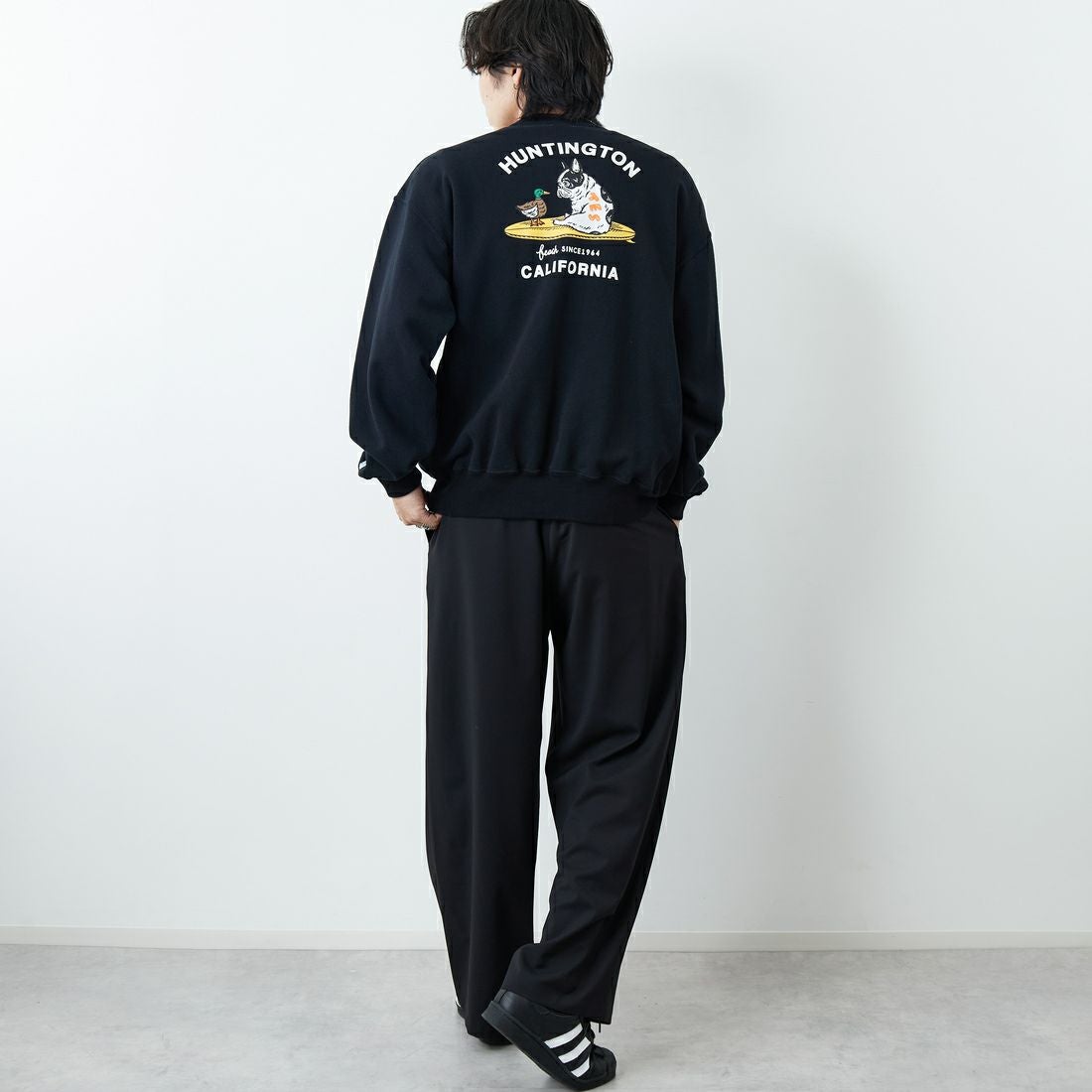 The Endless Summer [エンドレスサマー] 別注 BUHIダック バックプリントスウェット [FH-25774501-JF] BLACK &&モデル身長：179cm 着用サイズ：XL&&