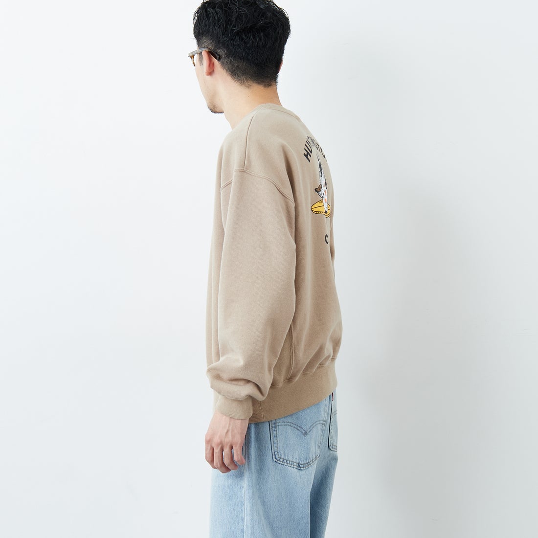 The Endless Summer [エンドレスサマー] 別注 BUHIダック バックプリントスウェット [FH-25774501-JF] BEIGE &&モデル身長：168cm 着用サイズ：M&&