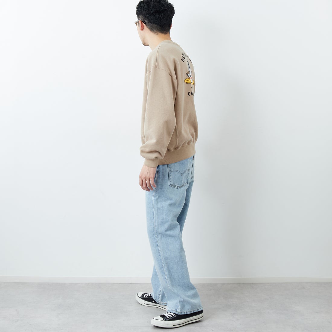 The Endless Summer [エンドレスサマー] 別注 BUHIダック バックプリントスウェット [FH-25774501-JF] BEIGE &&モデル身長：168cm 着用サイズ：M&&