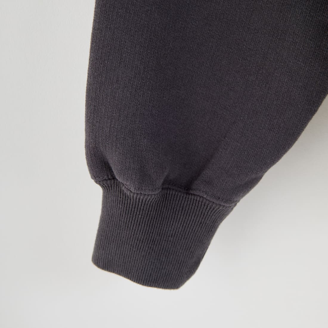 The Endless Summer [エンドレスサマー] 別注 BUHIダック バックプリントスウェット [FH-25774501-JF] CHARCOAL