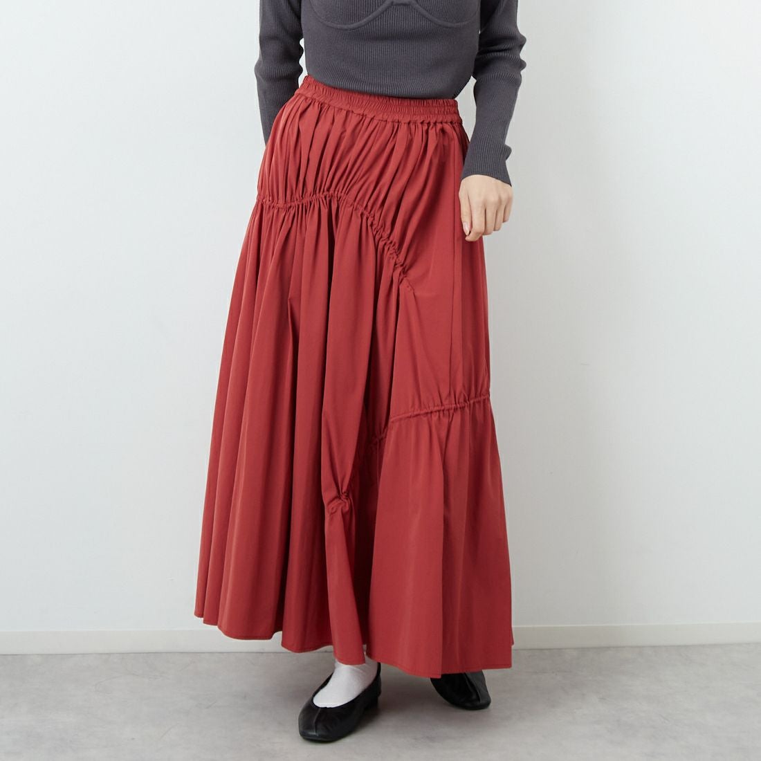 Jf Ready Made [ジェイエフレディメイド] ナイロンストレッチギャザースカート [755615] 22 ﾚｯﾄﾞ &&モデル身長：162cm 着用サイズ：F&&