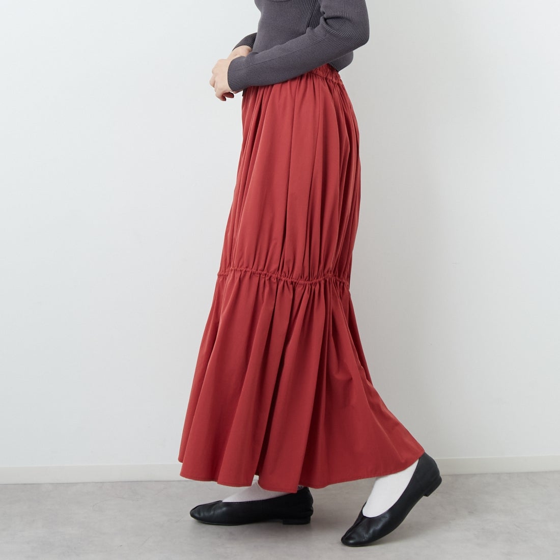 Jf Ready Made [ジェイエフレディメイド] ナイロンストレッチギャザースカート [755615] 22 ﾚｯﾄﾞ &&モデル身長：162cm 着用サイズ：F&&
