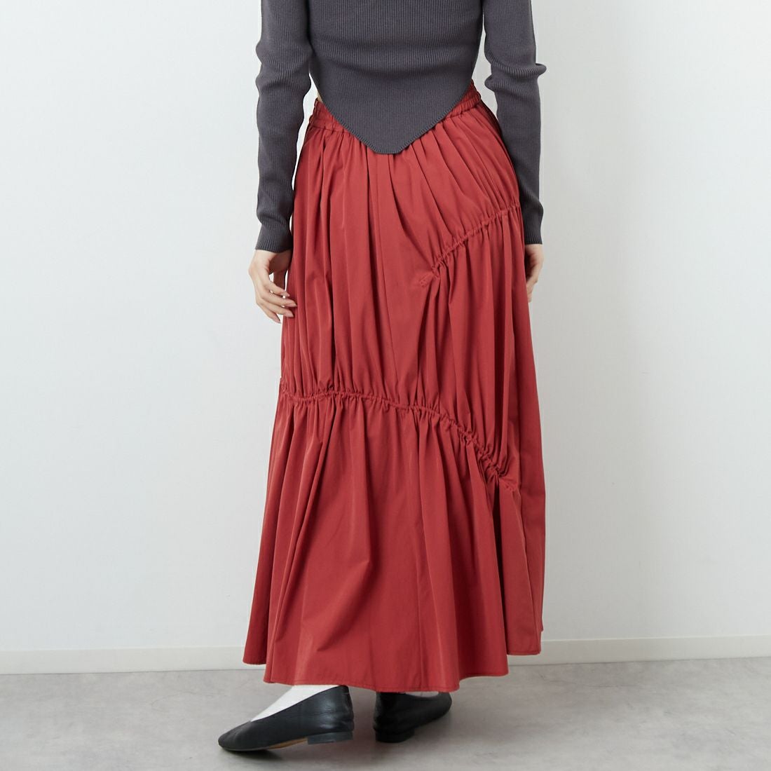 Jf Ready Made [ジェイエフレディメイド] ナイロンストレッチギャザースカート [755615] 22 ﾚｯﾄﾞ &&モデル身長：162cm 着用サイズ：F&&