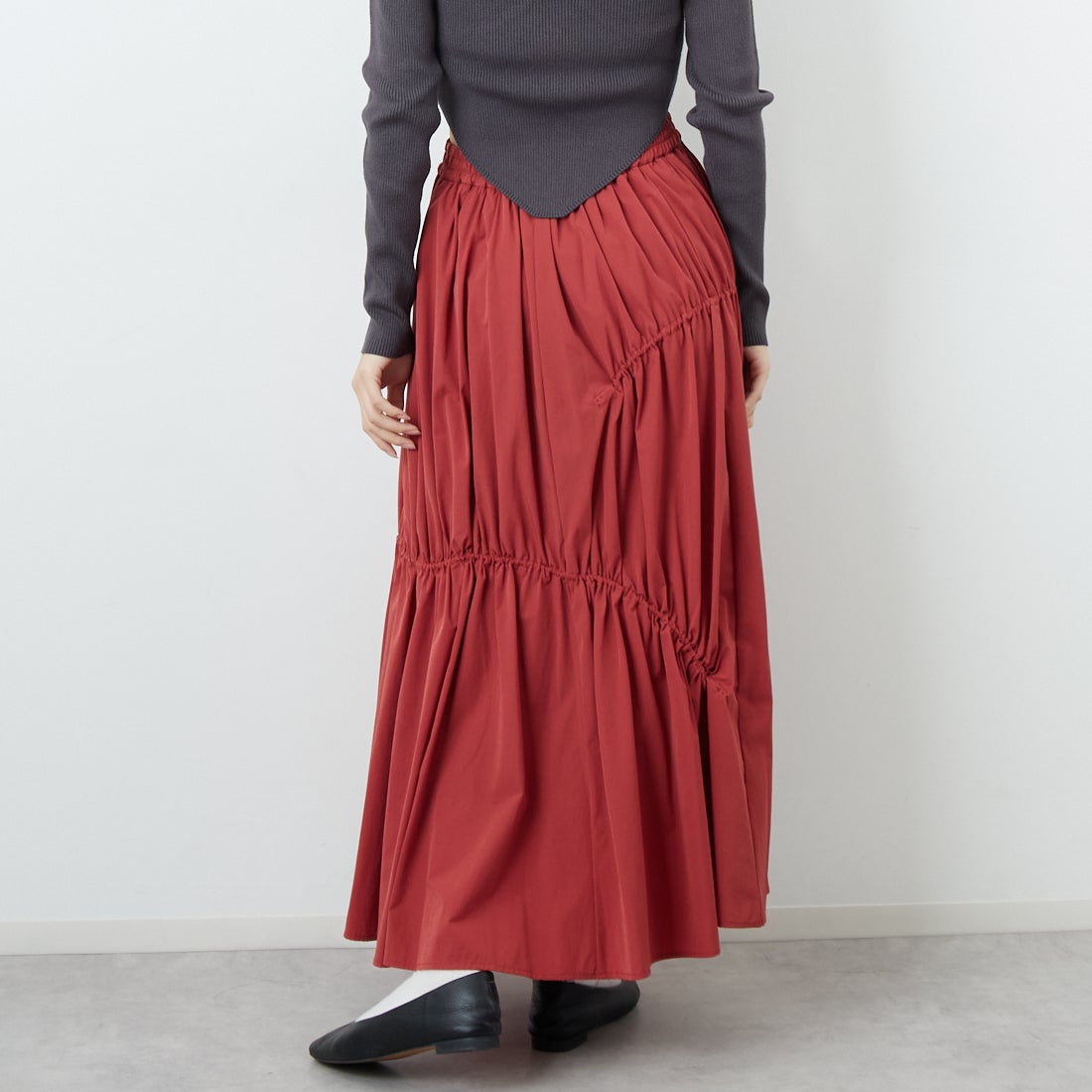 Jf Ready Made [ジェイエフレディメイド] ナイロンストレッチギャザースカート [755615] 22 ﾚｯﾄﾞ &&モデル身長：162cm 着用サイズ：F&&