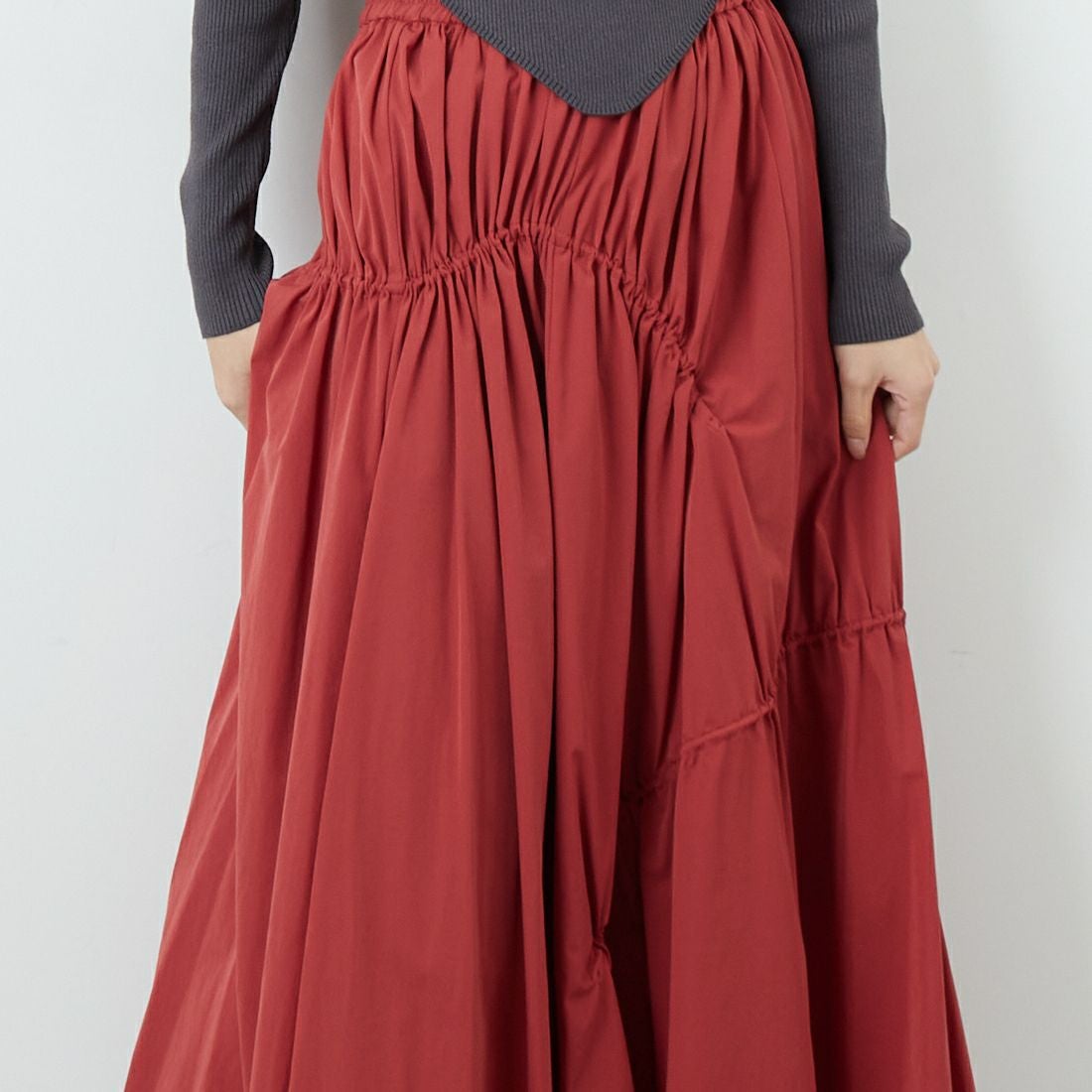 Jf Ready Made [ジェイエフレディメイド] ナイロンストレッチギャザースカート [755615] 22 ﾚｯﾄﾞ &&モデル身長：162cm 着用サイズ：F&&