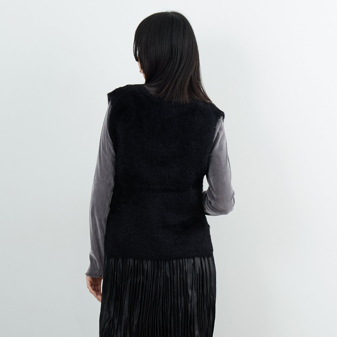 Jeans Factory Clothes [ジーンズファクトリークローズ] ラメシャギーベスト [11256834] ﾌﾞﾗｯｸ &&モデル身長：162cm 着用サイズ：F&&