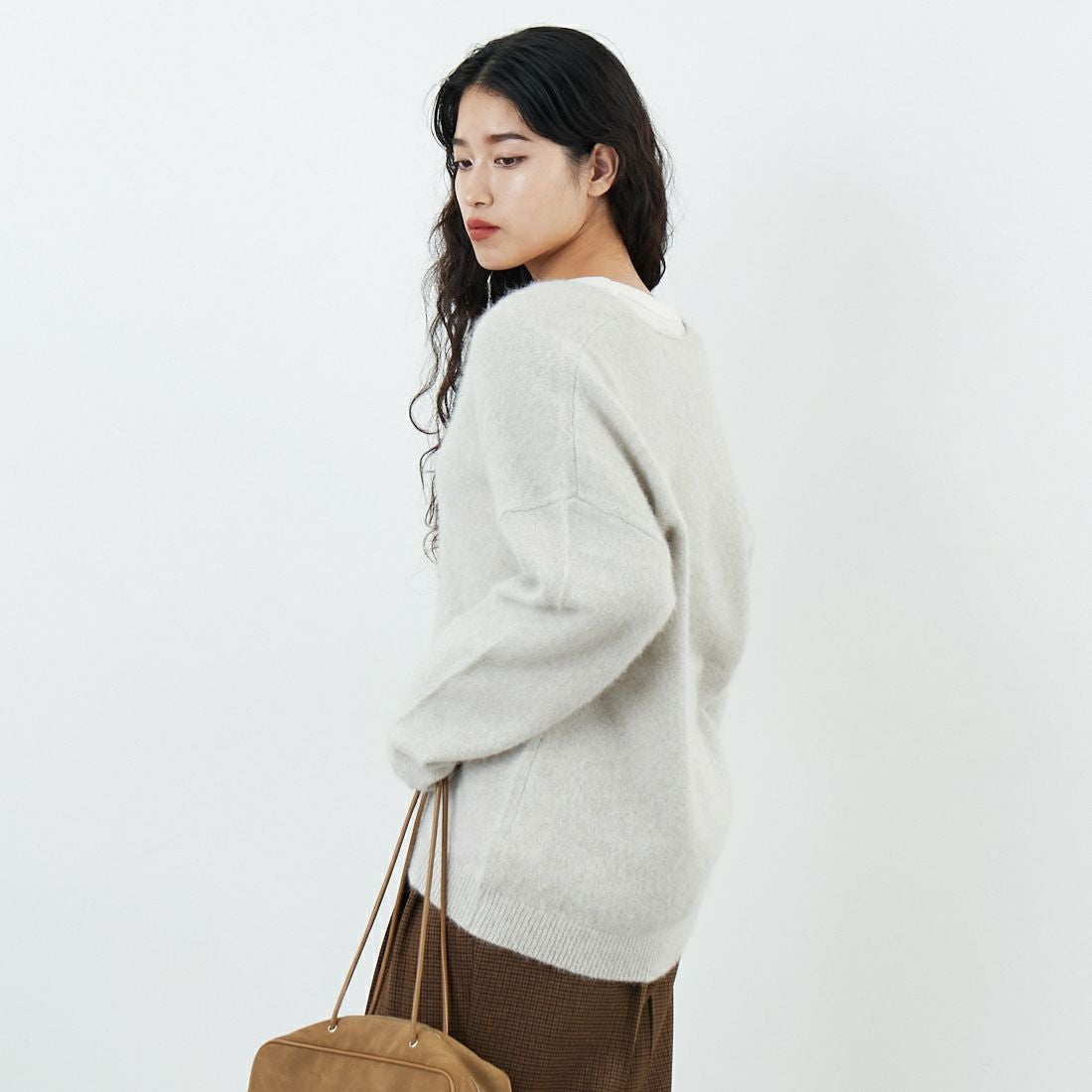 Jeans Factory Clothes [ジーンズファクトリークローズ] 深Vネックフォックスニットプルオーバー [25010100] L.GRY &&モデル身長：162cm 着用サイズ：F&&