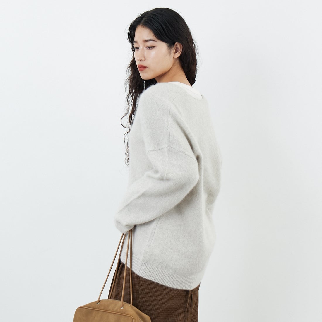 Jeans Factory Clothes [ジーンズファクトリークローズ] 深Vネックフォックスニットプルオーバー [25010100] L.GRY &&モデル身長：162cm 着用サイズ：F&&