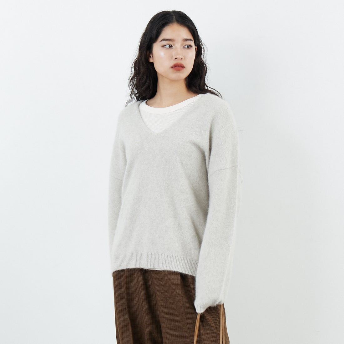 Jeans Factory Clothes [ジーンズファクトリークローズ] 深Vネックフォックスニットプルオーバー [25010100] L.GRY &&モデル身長：162cm 着用サイズ：F&&
