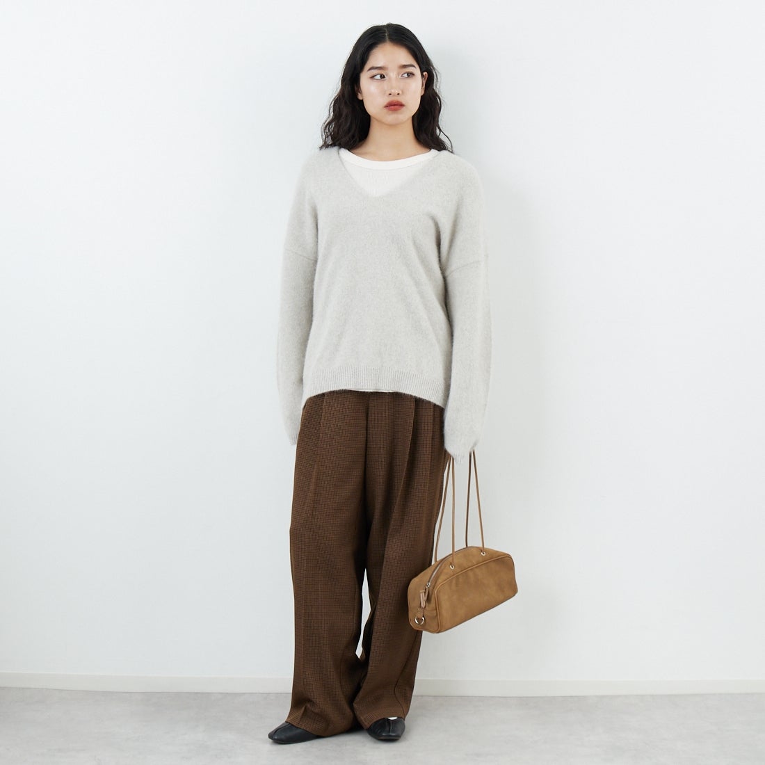 Jeans Factory Clothes [ジーンズファクトリークローズ] 深Vネックフォックスニットプルオーバー [25010100] L.GRY &&モデル身長：162cm 着用サイズ：F&&