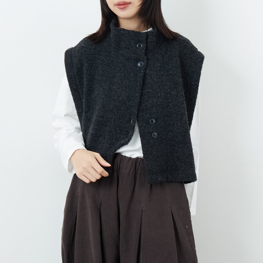 tumugu: [ツムグ] シープパイルベスト [TC25318] 88 CHARCOA &&モデル身長：162cm 着用サイズ：F&&