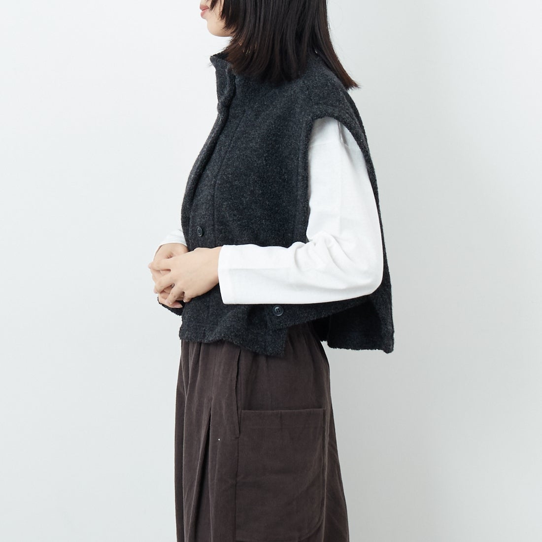 tumugu: [ツムグ] シープパイルベスト [TC25318] 88 CHARCOA &&モデル身長：162cm 着用サイズ：F&&