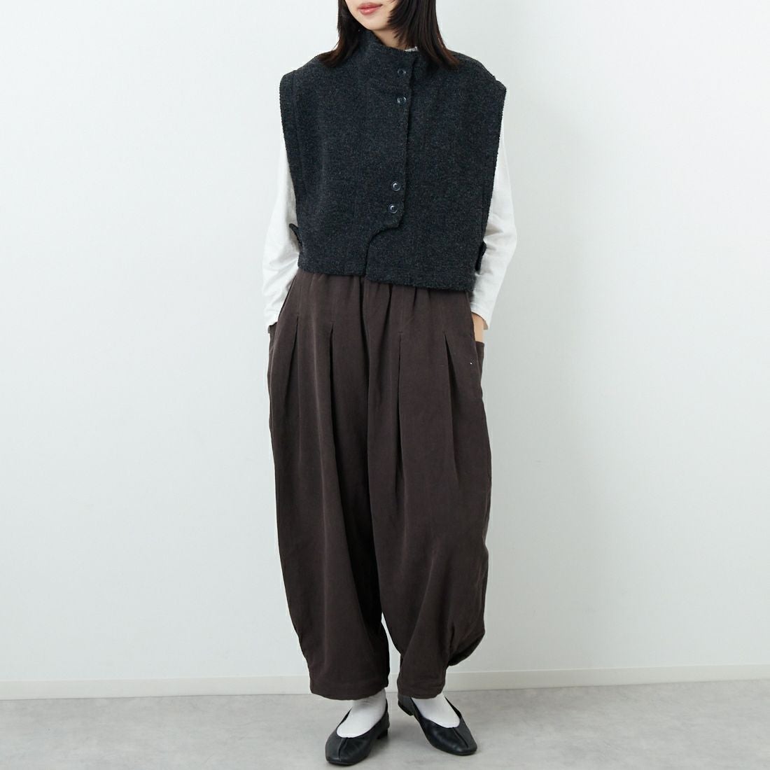 tumugu: [ツムグ] シープパイルベスト [TC25318] 88 CHARCOA &&モデル身長：162cm 着用サイズ：F&&