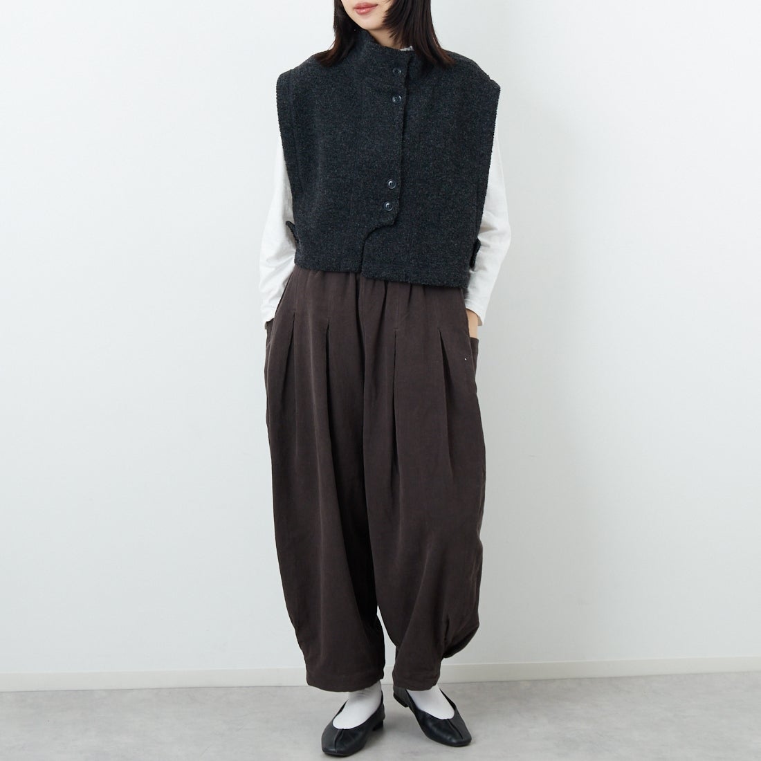tumugu: [ツムグ] シープパイルベスト [TC25318] 88 CHARCOA &&モデル身長：162cm 着用サイズ：F&&