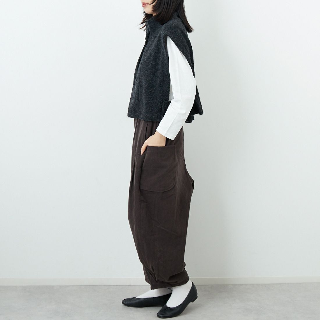 tumugu: [ツムグ] シープパイルベスト [TC25318] 88 CHARCOA &&モデル身長：162cm 着用サイズ：F&&