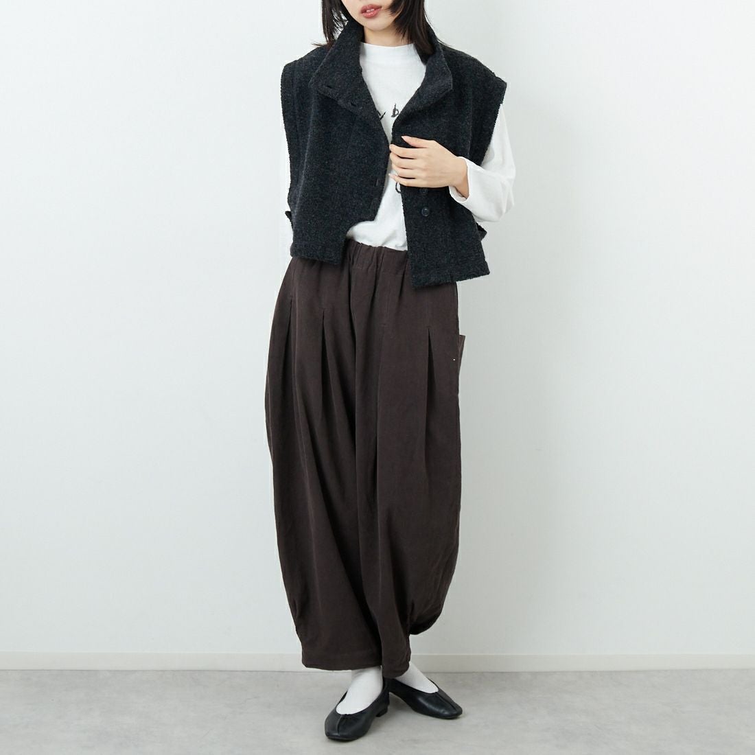 tumugu: [ツムグ] シープパイルベスト [TC25318] 88 CHARCOA &&モデル身長：162cm 着用サイズ：F&&