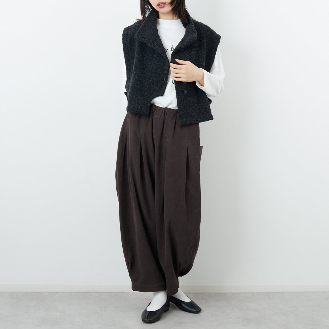 tumugu: [ツムグ] シープパイルベスト [TC25318] 88 CHARCOA &&モデル身長：162cm 着用サイズ：F&&