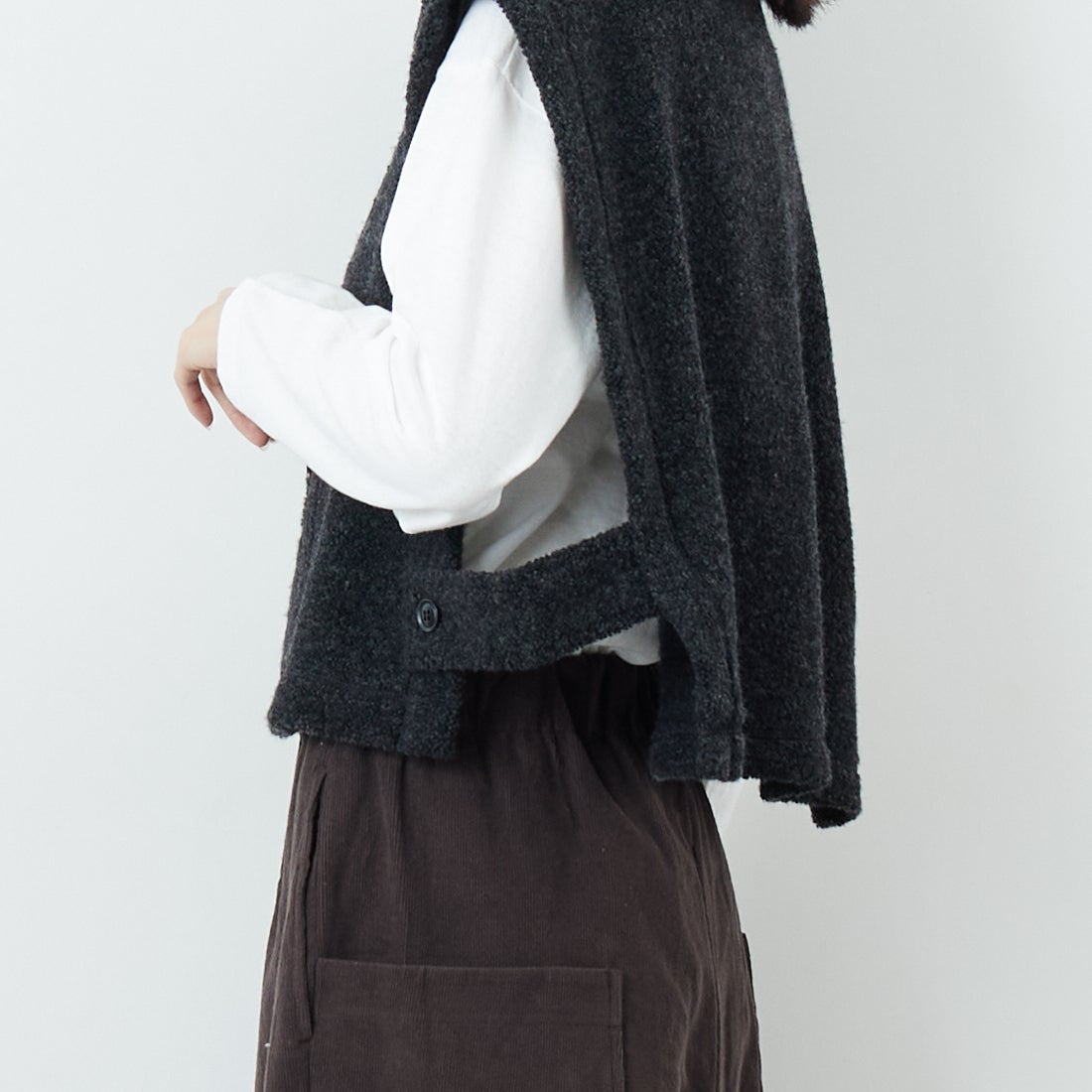 tumugu: [ツムグ] シープパイルベスト [TC25318] 88 CHARCOA &&モデル身長：162cm 着用サイズ：F&&