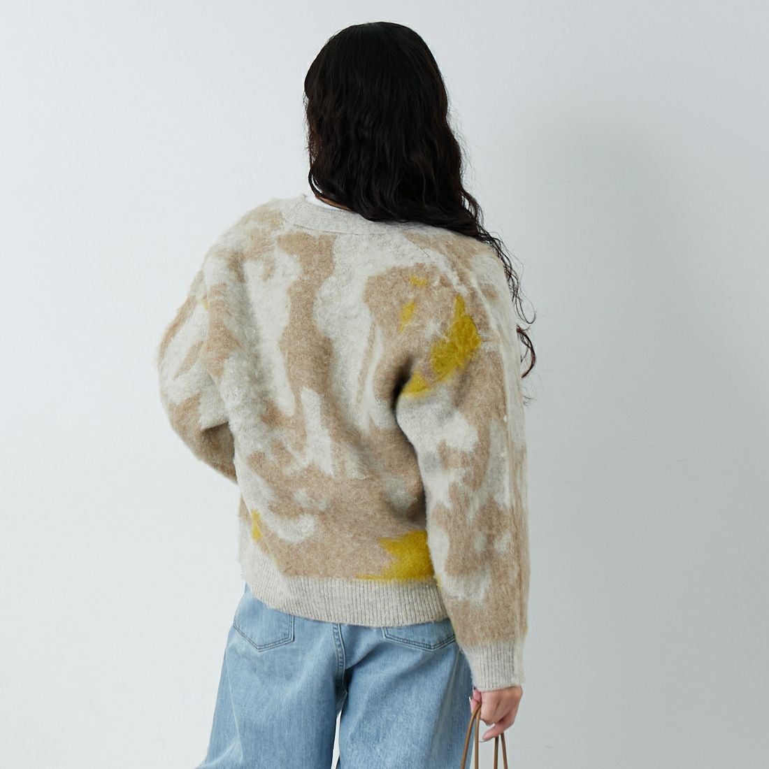 Jf Ready Made [ジェイエフレディメイド] にじみ柄Vネックカーディガン [3109236] 289 ｲｴﾛｰ Jf Ready Made [ジェイエフレディメイド] にじみ柄Vネックカーディガン [3109236] 342 ﾋﾟﾝｸ &&モデル身長：162cm 着用サイズ：F&&