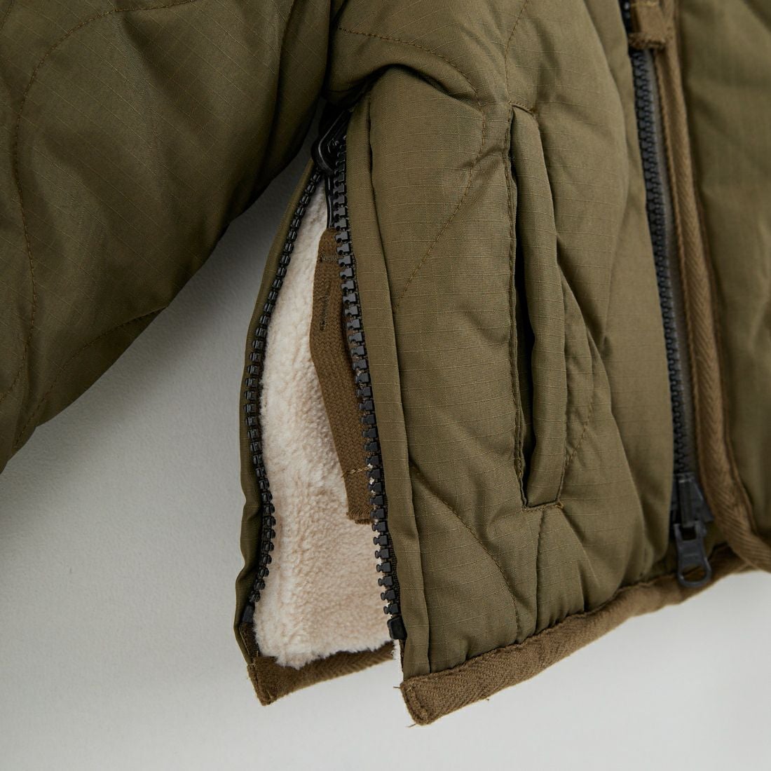 TAION [タイオン] キッズ ミリタリー クルーネックダウンジャケット [TAION-KR104BML-1] D.OLIVE/CR