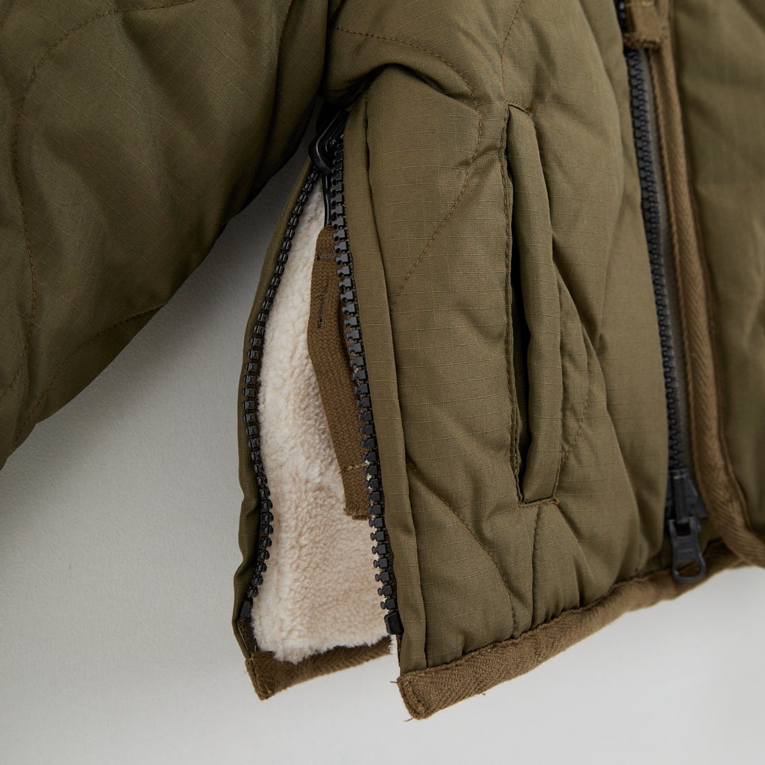 TAION [タイオン] キッズ ミリタリー クルーネックダウンジャケット [TAION-KR104BML-1] D.OLIVE/CR