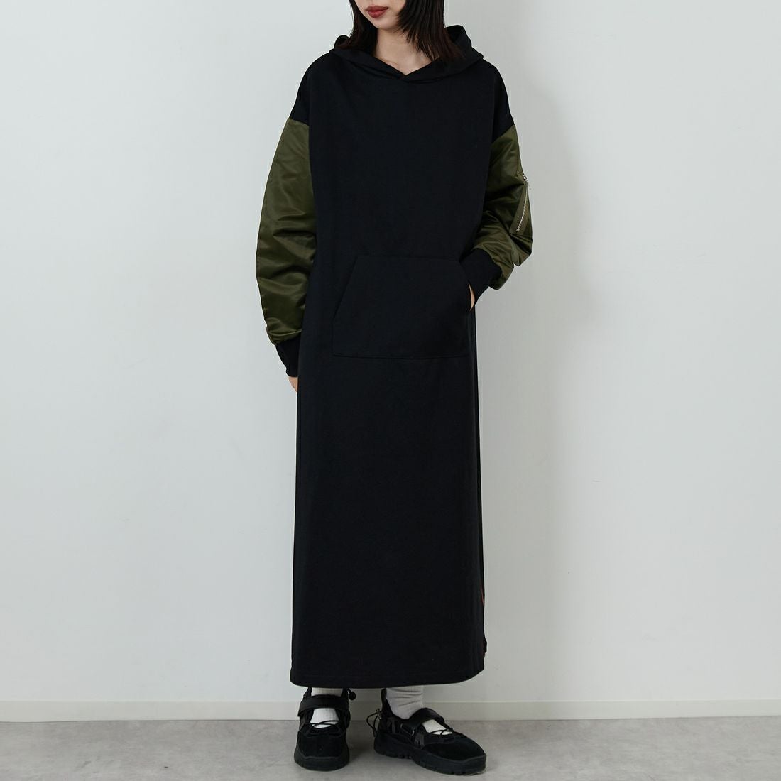Jf Ready Made [ジェイエフレディメイド] 異素材ドッキングパーカーワンピース [922-24127] ﾌﾞﾗｯｸ/ｶｰｷ &&モデル身長：162cm 着用サイズ：F&&