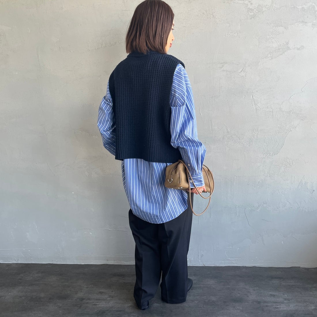 mizuiro ind [ミズイロインド] ワッフルハイネックベスト [4-220093] 77 NAVY &&モデル身長：159cm 着用サイズ：F&&