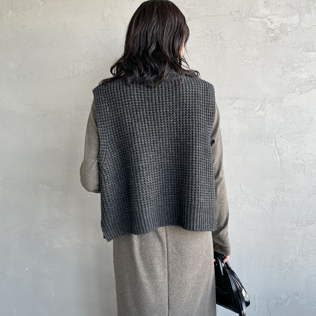 mizuiro ind [ミズイロインド] ワッフルハイネックベスト [4-220093] 92 C.GRAY &&モデル身長：160cm 着用サイズ：F&&