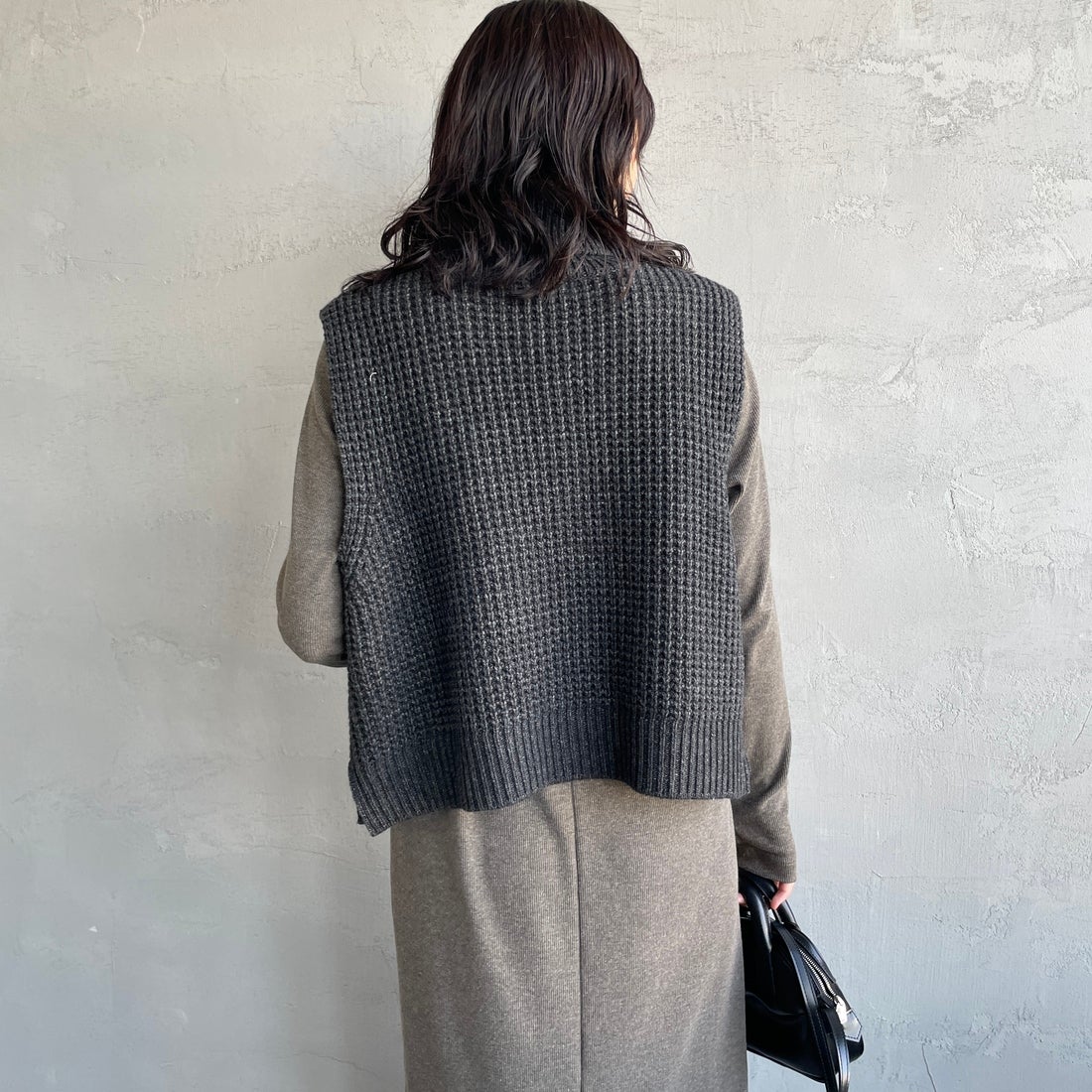 mizuiro ind [ミズイロインド] ワッフルハイネックベスト [4-220093] 92 C.GRAY &&モデル身長：160cm 着用サイズ：F&&