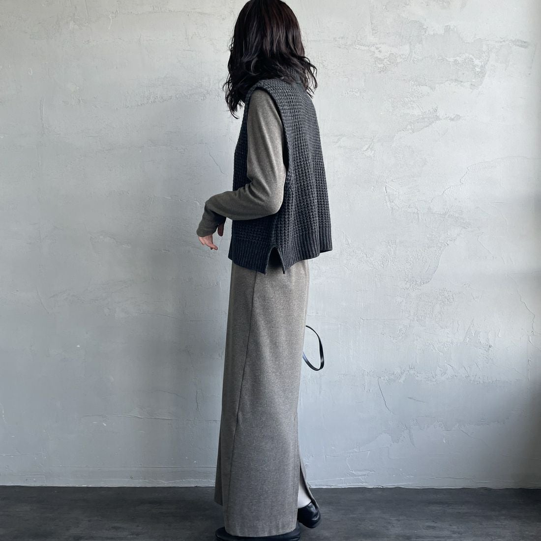 mizuiro ind [ミズイロインド] ワッフルハイネックベスト [4-220093] 92 C.GRAY &&モデル身長：160cm 着用サイズ：F&&