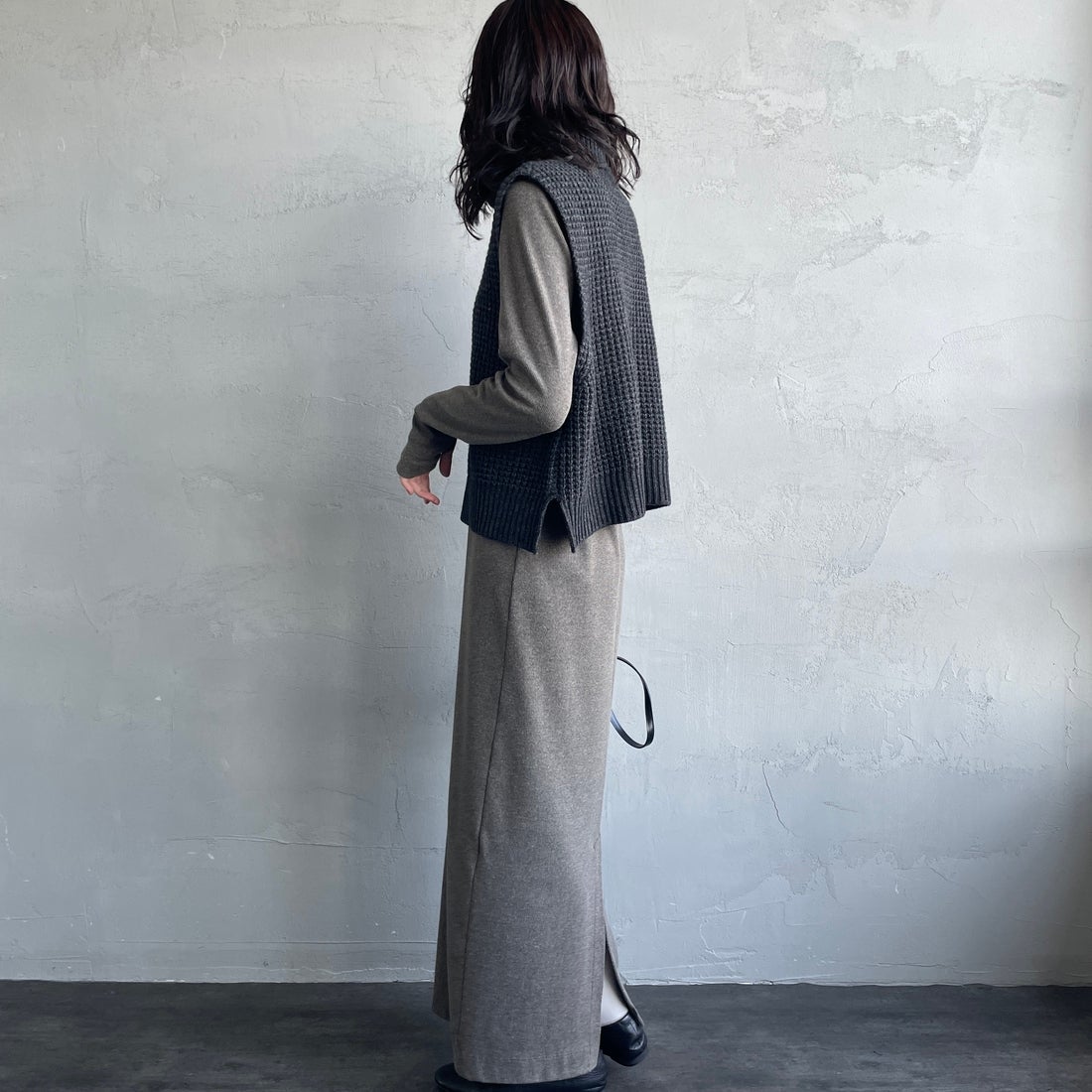 mizuiro ind [ミズイロインド] ワッフルハイネックベスト [4-220093] 92 C.GRAY &&モデル身長：160cm 着用サイズ：F&&