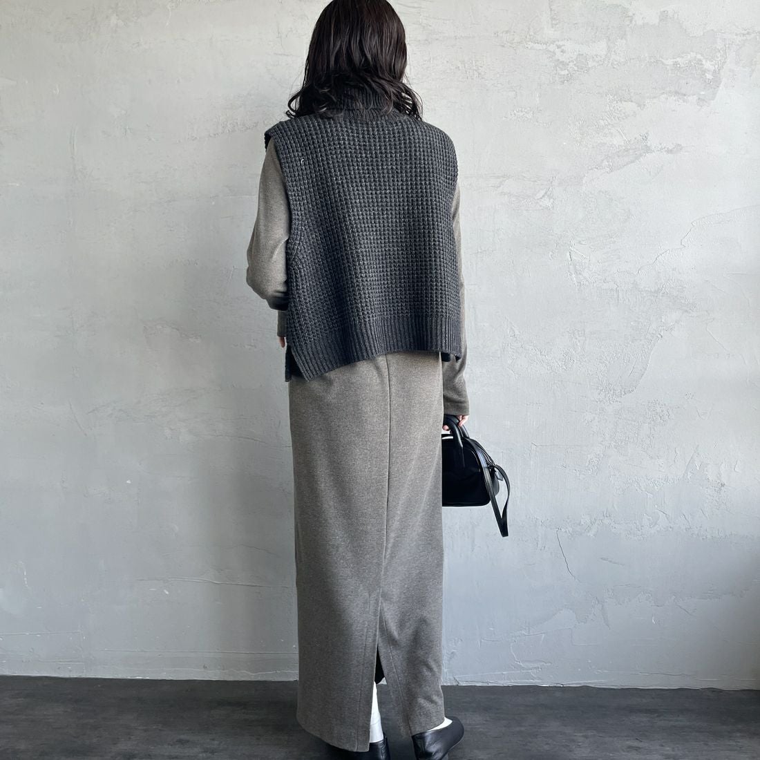 mizuiro ind [ミズイロインド] ワッフルハイネックベスト [4-220093] 92 C.GRAY &&モデル身長：160cm 着用サイズ：F&&