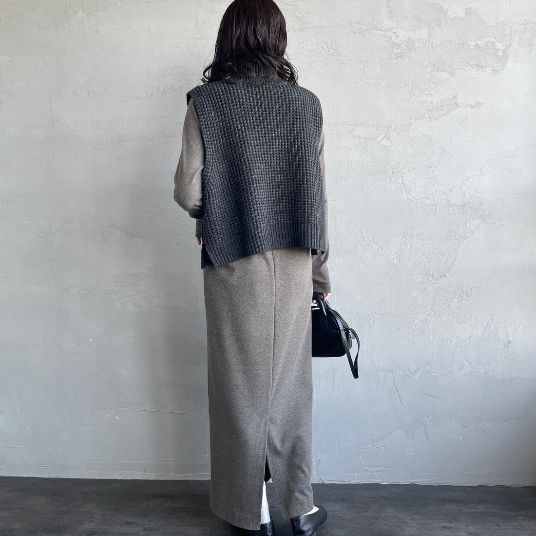 mizuiro ind [ミズイロインド] ワッフルハイネックベスト [4-220093] 92 C.GRAY &&モデル身長：160cm 着用サイズ：F&&