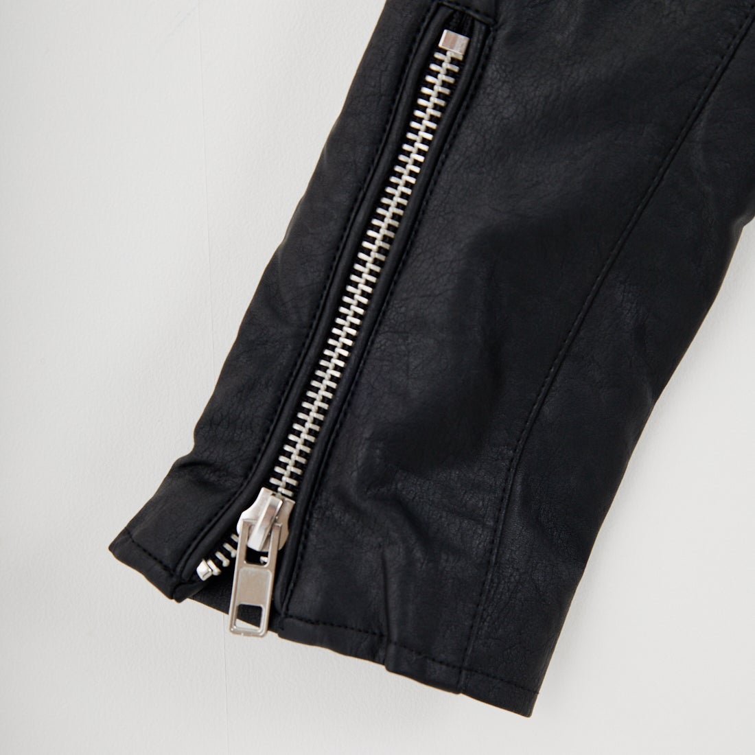 33Degrees [サーティスリーディグリーズ] フェイクレザー シングルライダースジャケット [560003IN] BLACK