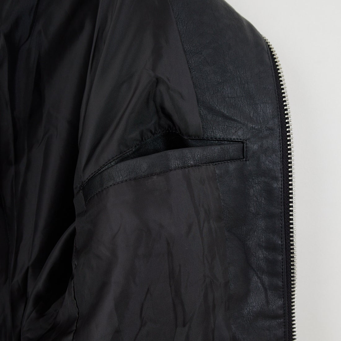 33Degrees [サーティスリーディグリーズ] フェイクレザー シングルライダースジャケット [560003IN] BLACK