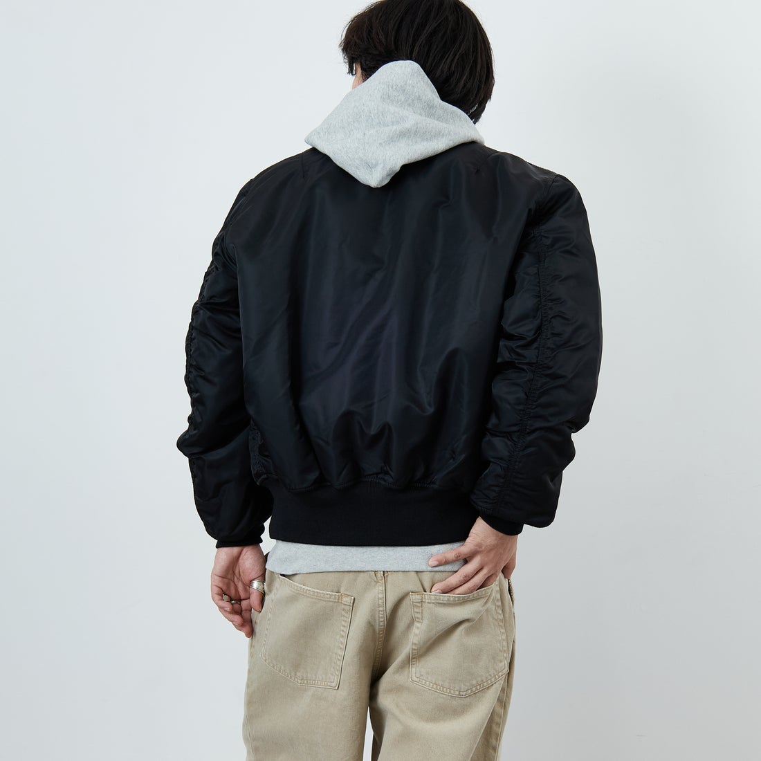 ALPHA [アルファ] MA-1フライトジャケット [MJM21000C1] BLACK &&モデル身長：179cm 着用サイズ：L&&