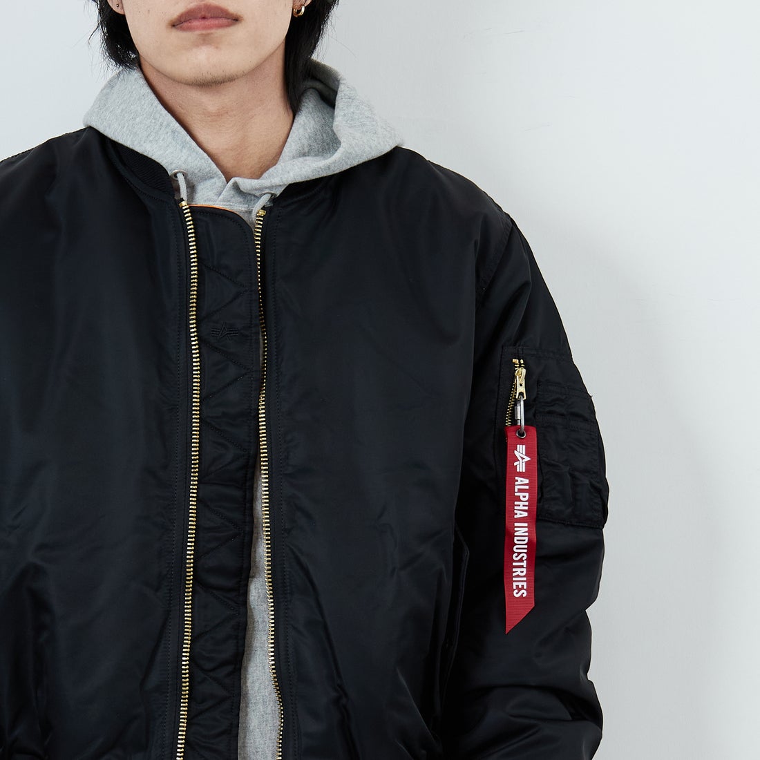 ALPHA [アルファ] MA-1フライトジャケット [MJM21000C1] BLACK &&モデル身長：179cm 着用サイズ：L&&