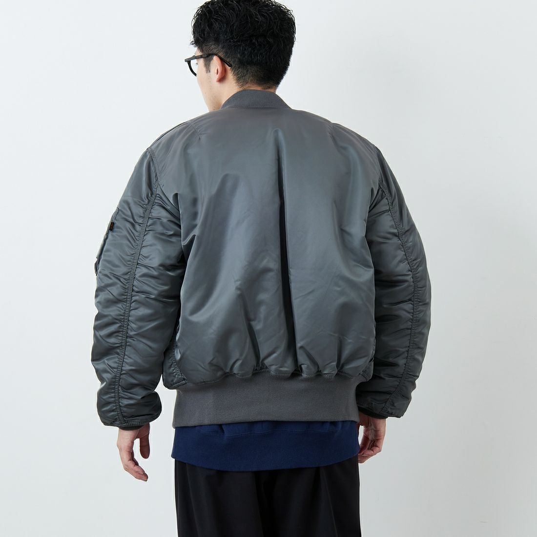 ALPHA [アルファ] MA-1フライトジャケット [MJM21000C1] GUNMETAL &&モデル身長：168cm 着用サイズ：L&&