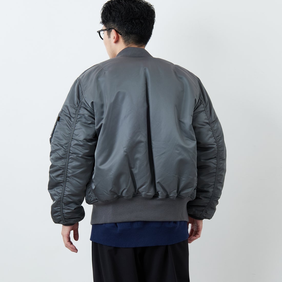 ALPHA [アルファ] MA-1フライトジャケット [MJM21000C1] GUNMETAL &&モデル身長：168cm 着用サイズ：L&&