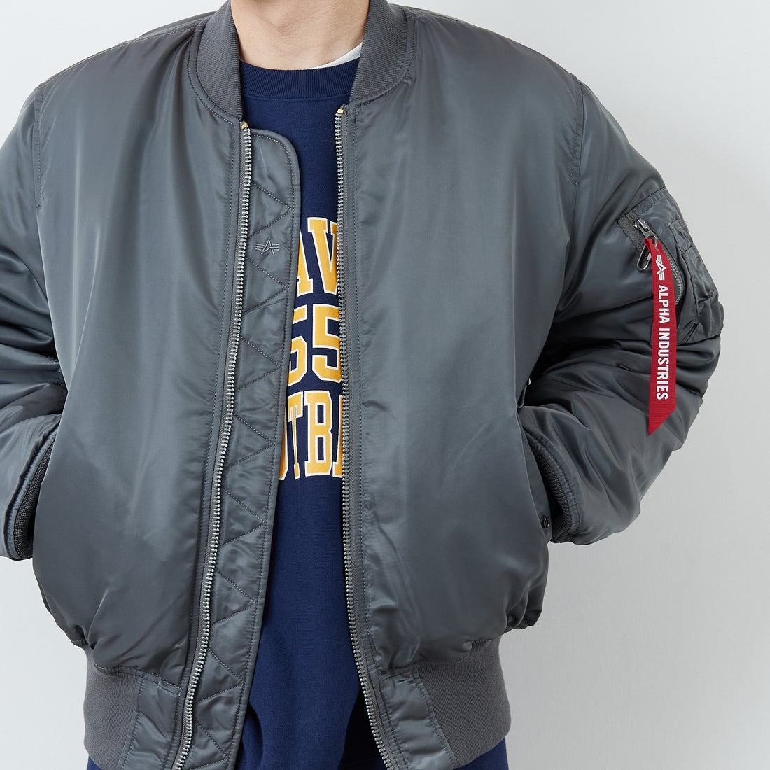 ALPHA [アルファ] MA-1フライトジャケット [MJM21000C1] GUNMETAL &&モデル身長：168cm 着用サイズ：L&&
