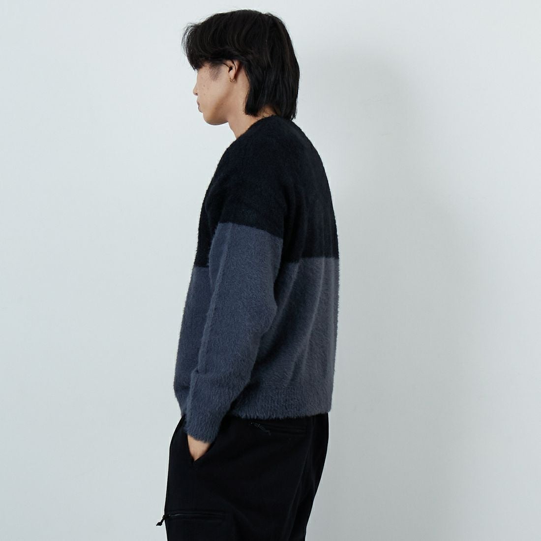 33Degrees [サーティスリーディグリーズ] シャギーツートンクルーネックニット [725807] BLK/CHR &&モデル身長：179cm 着用サイズ：M&&