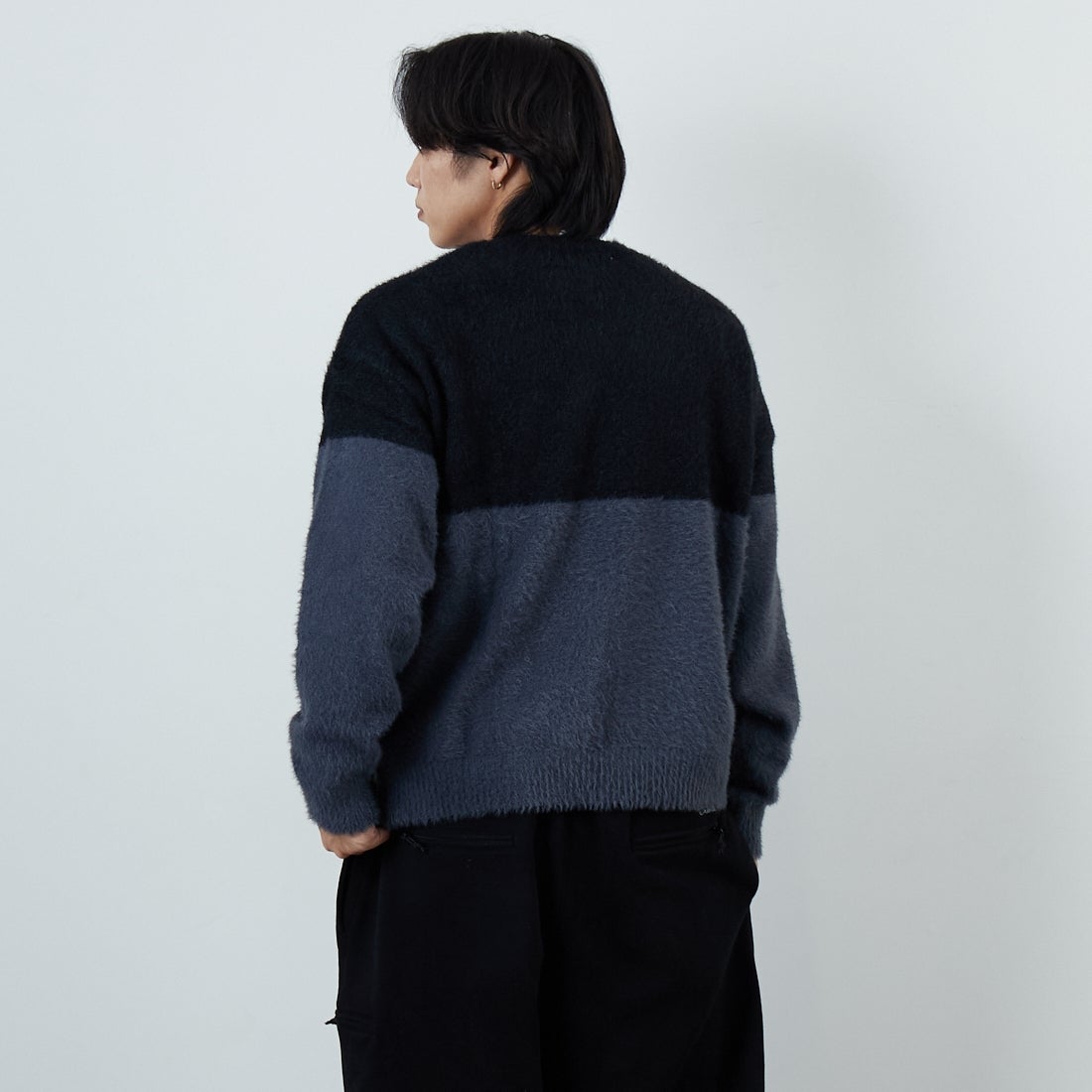 33Degrees [サーティスリーディグリーズ] シャギーツートンクルーネックニット [725807] BLK/CHR &&モデル身長：179cm 着用サイズ：M&&