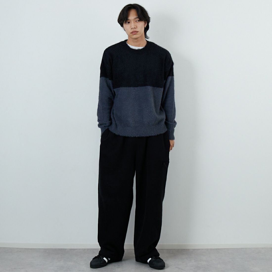 33Degrees [サーティスリーディグリーズ] シャギーツートンクルーネックニット [725807] BLK/CHR &&モデル身長：179cm 着用サイズ：M&&