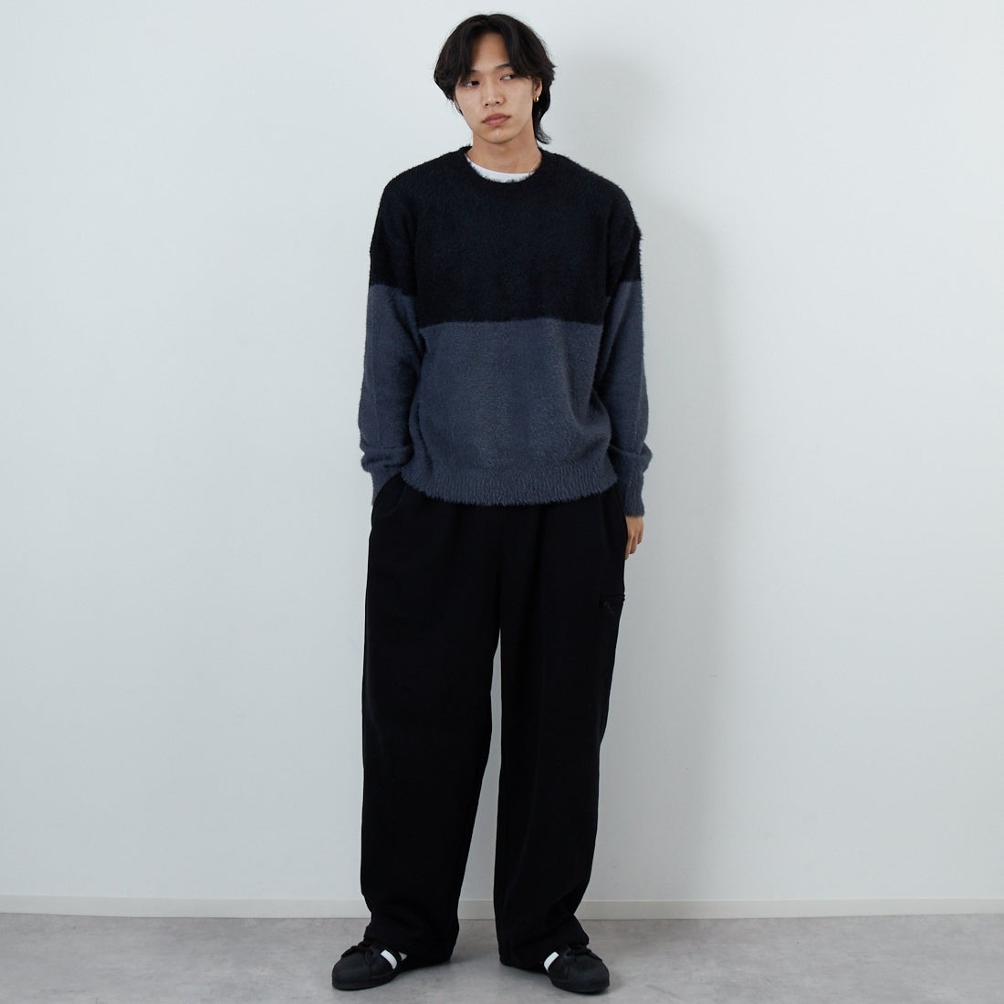 33Degrees [サーティスリーディグリーズ] シャギーツートンクルーネックニット [725807] BLK/CHR &&モデル身長：179cm 着用サイズ：M&&