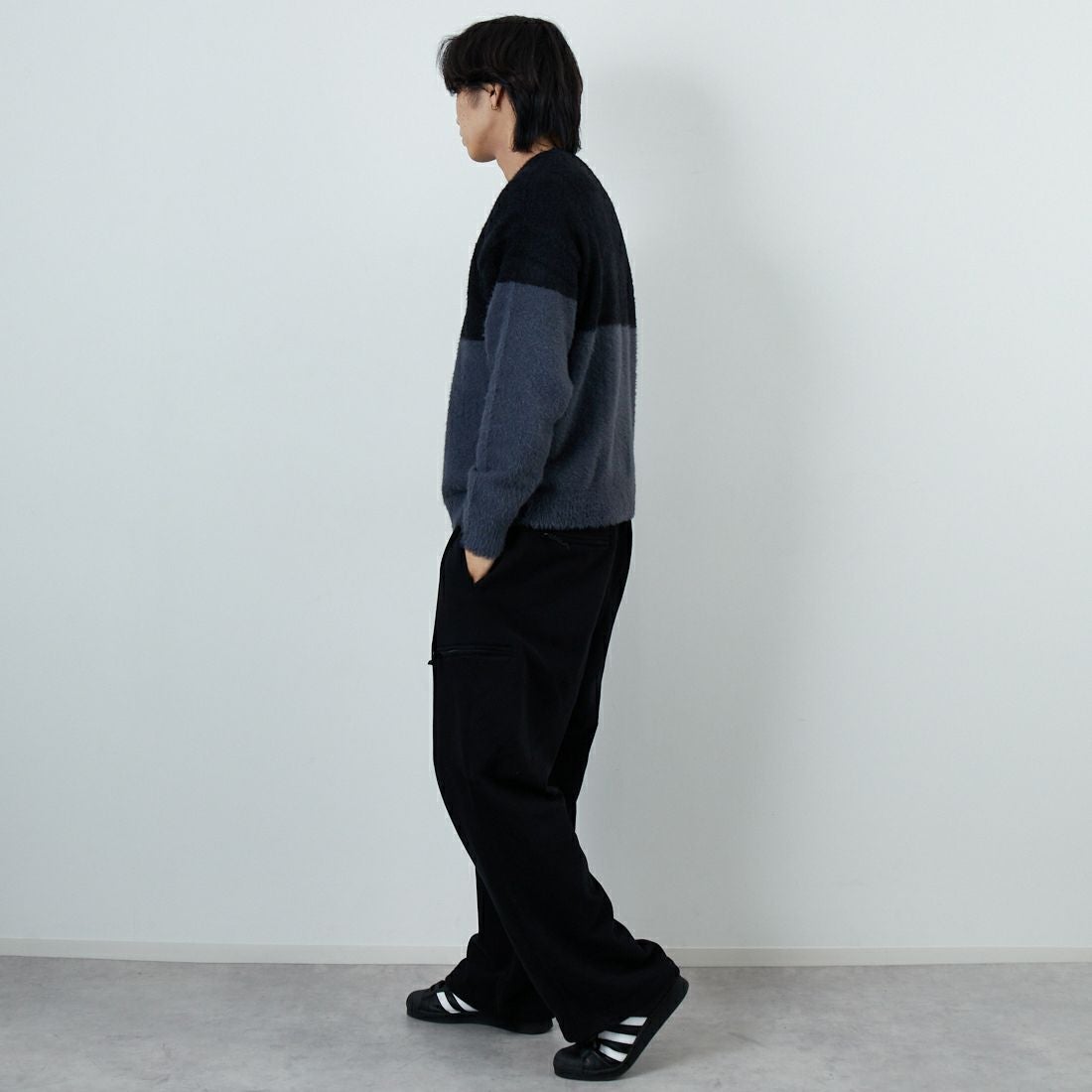 33Degrees [サーティスリーディグリーズ] シャギーツートンクルーネックニット [725807] BLK/CHR &&モデル身長：179cm 着用サイズ：M&&